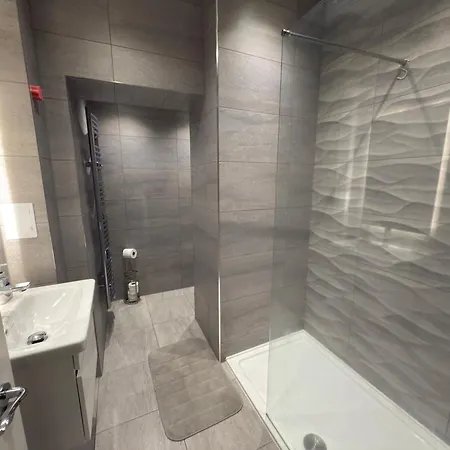 West Luxury Oasis, Ealing Broadway - Location!!! * London