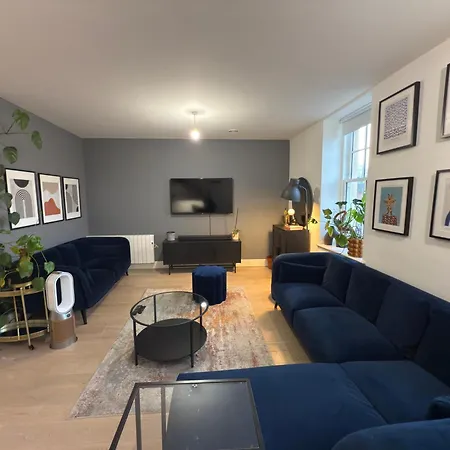 West Luxury Oasis, Ealing Broadway - Location!!! * London