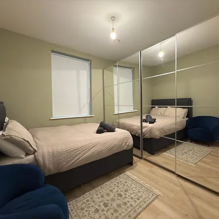 Apartment West Luxury Oasis, Ealing Broadway - Location!!! London