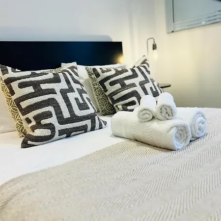 Stylish Flat Steps From Oxford Street! London