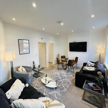 Apartment Stylish Flat Steps From Oxford Street!