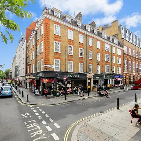 Stylish Flat Steps From Oxford Street! Apartment London