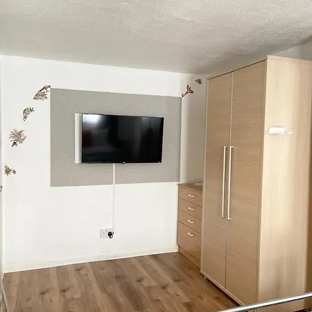 Romford Town House - 4-5 Bedroom * Goodmayes