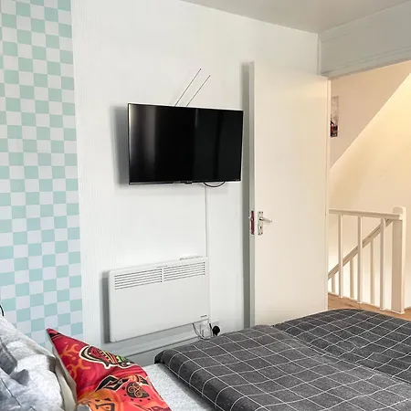 Romford Town House - 4-5 Bedroom Apartment *