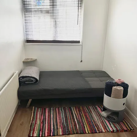 Apartment Romford Town House - 4-5 Bedroom