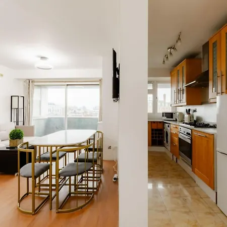 Luxurious Entire In Paddington Apartment London