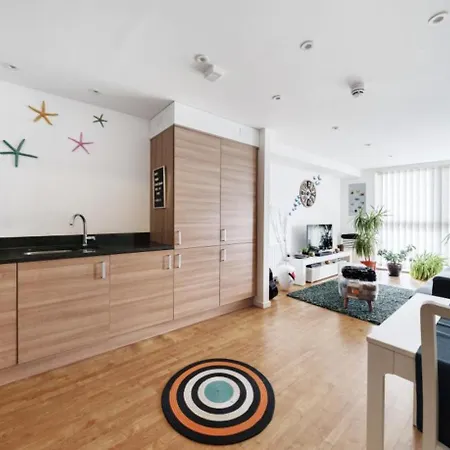 La Casa - 30 Mins To London And 20 To Mins To Wembley Stadium *