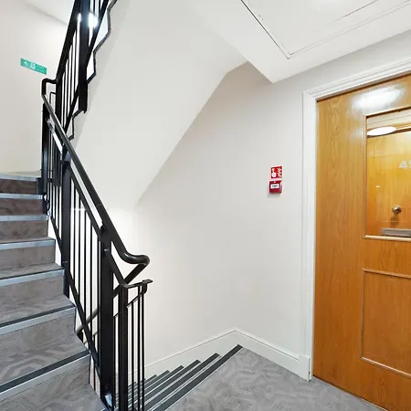 Luxury 3-bed With Private Garden En-suites & Underground Parking Prime Nw6 Location Apartment *