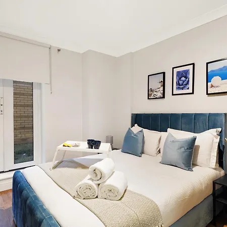 Luxury 3-bed With Private Garden En-suites & Underground Parking Prime Nw6 Location Apartment London