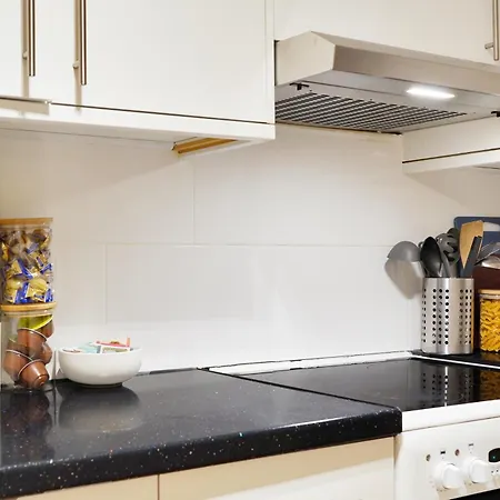 Luxury 3-bed With Private Garden En-suites & Underground Parking Prime Nw6 Location Apartment *