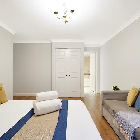 Luxury 3-bed With Private Garden En-suites & Underground Parking Prime Nw6 Location Apartment