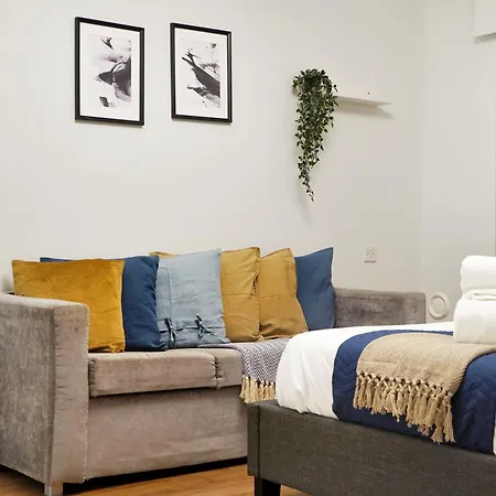 Luxury 3-bed With Private Garden En-suites & Underground Parking Prime Nw6 Location *