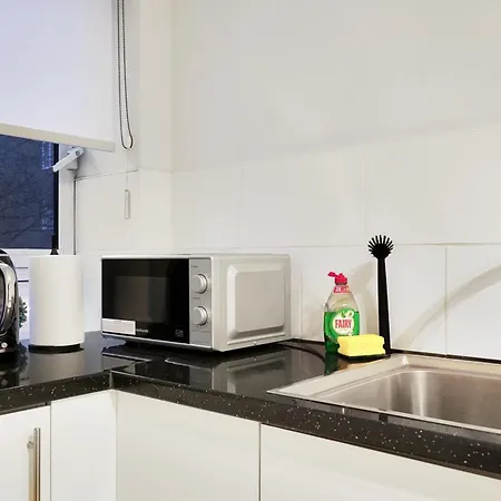Luxury 3-bed With Private Garden En-suites & Underground Parking Prime Nw6 Location Apartment *