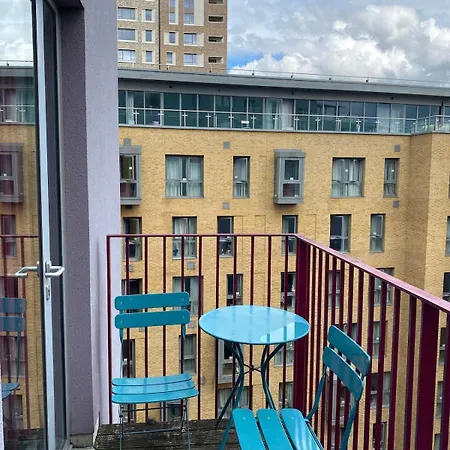 Apartment 2 Bed Flat With Balcony - Zone 1 London