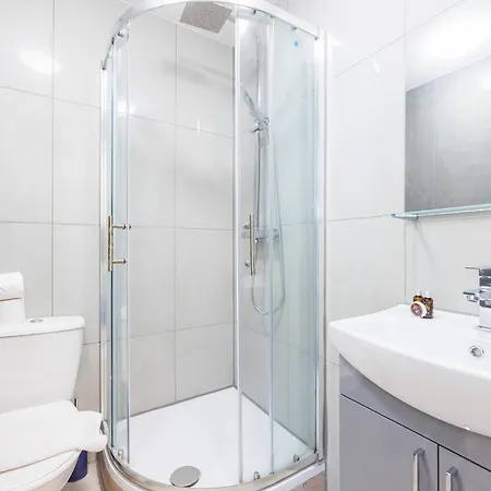 North West Ideal For Long & Short Offers Apartmán