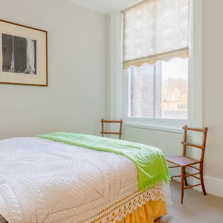 Vintage 1bd Flat 5 Mins From Earls Court Station *