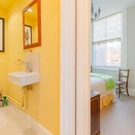 Vintage 1bd Flat 5 Mins From Earls Court Station * London