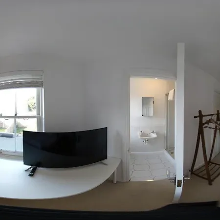 K - Charlesworth Place Holiday home *