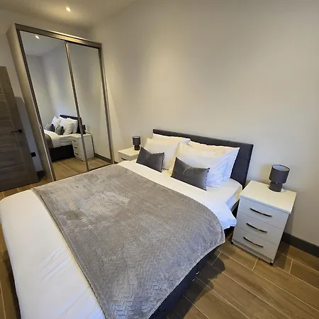Apartment Bright - Perfect For Business & Leisure *