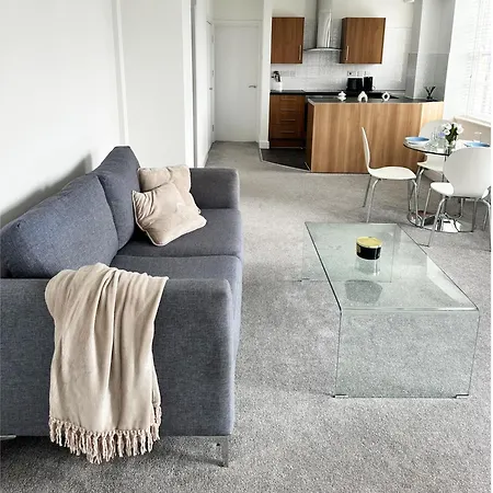 Riverside Modern One Bedroom Apartment *