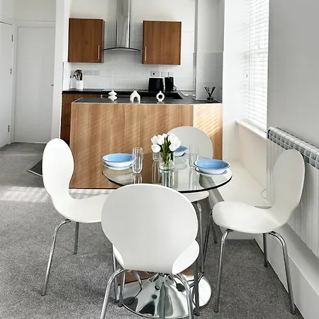 Riverside Modern One Bedroom Apartment London