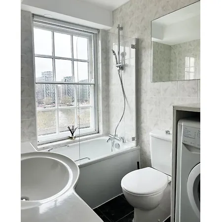 Riverside Modern One Bedroom Apartment
