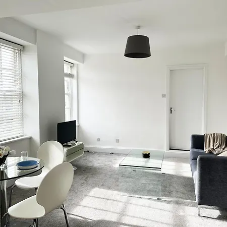 Riverside Modern One Bedroom Apartment London