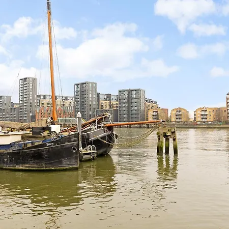 Apartment The Riverbank Hideaway London
