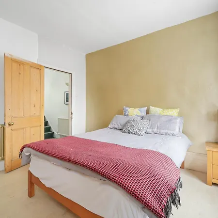 Holiday home 5 Bedroom House - 2 To 8 People
