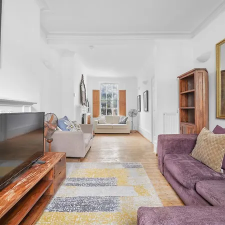 5 Bedroom House - 2 To 8 People London