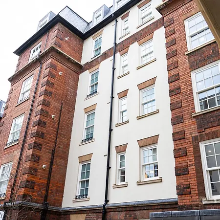 Modern 2-bedroom, 2-bathroom In West Kensington Apartment London