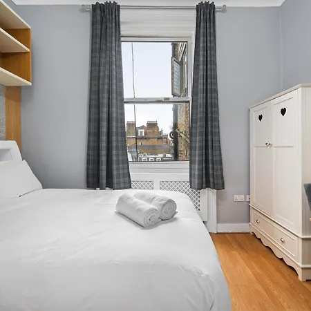 Kensington Modern Apartment *