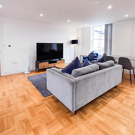 Apartment Modern 2-bedroom, 2-bathroom In West Kensington