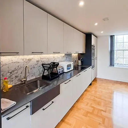 Apartment Modern 2-bedroom, 2-bathroom In West Kensington London