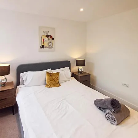 Apartment Modern 2-bedroom, 2-bathroom In West Kensington London