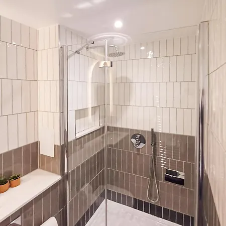 Modern 2-bedroom, 2-bathroom In West Kensington Apartment London