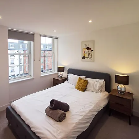 Apartment Modern 2-bedroom, 2-bathroom In West Kensington London