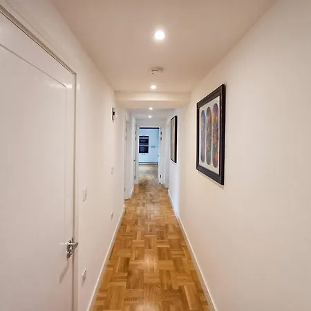 Apartment Modern 2-bedroom, 2-bathroom In West Kensington London