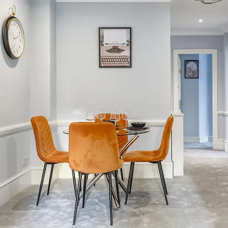 Charming 2 Bedroom In The Heart Of Chelsea London