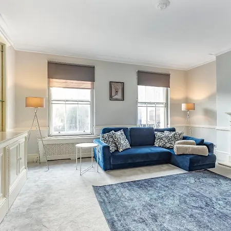 Charming 2 Bedroom In The Heart Of Chelsea Apartment