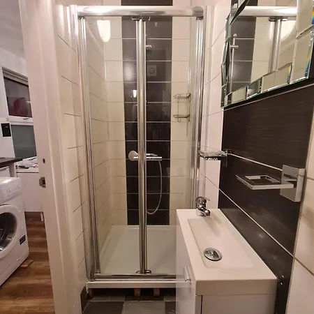St 5 - Quiet Flat - 11 Mins Walk To Tube Apartment London