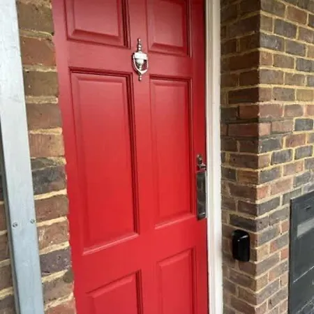 Spacious 2 Bed Duplex - Zone 1 - Workspace Apartment *
