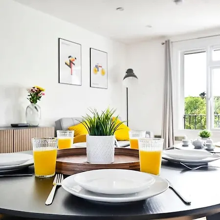 Spacious 2 Bed Duplex - Zone 1 - Workspace * London