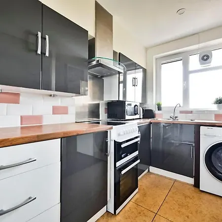 Spacious 2 Bed Duplex - Zone 1 - Workspace Apartment London