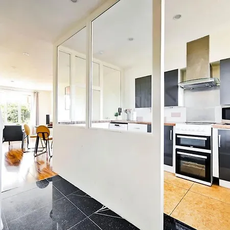Spacious 2 Bed Duplex - Zone 1 - Workspace Apartment *