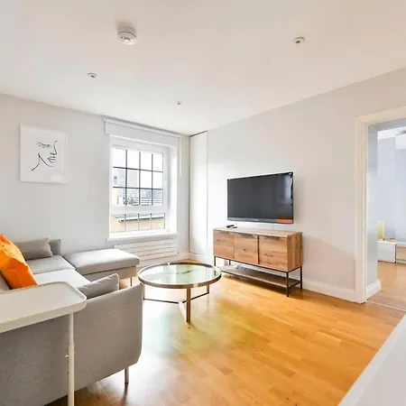 Spacious 2 Bed, Canary Wharf, O2 Arena, Wifi Apartment
