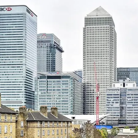 Spacious 2 Bed, Canary Wharf, O2 Arena, Wifi