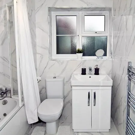 Apartment Luxurious Zone 2, One Stop Bridge!