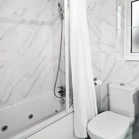 Apartment Luxurious Zone 2, One Stop Bridge! *