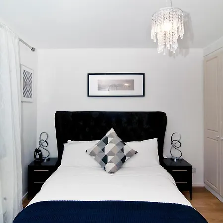 Luxurious Zone 2, One Stop Bridge! * London